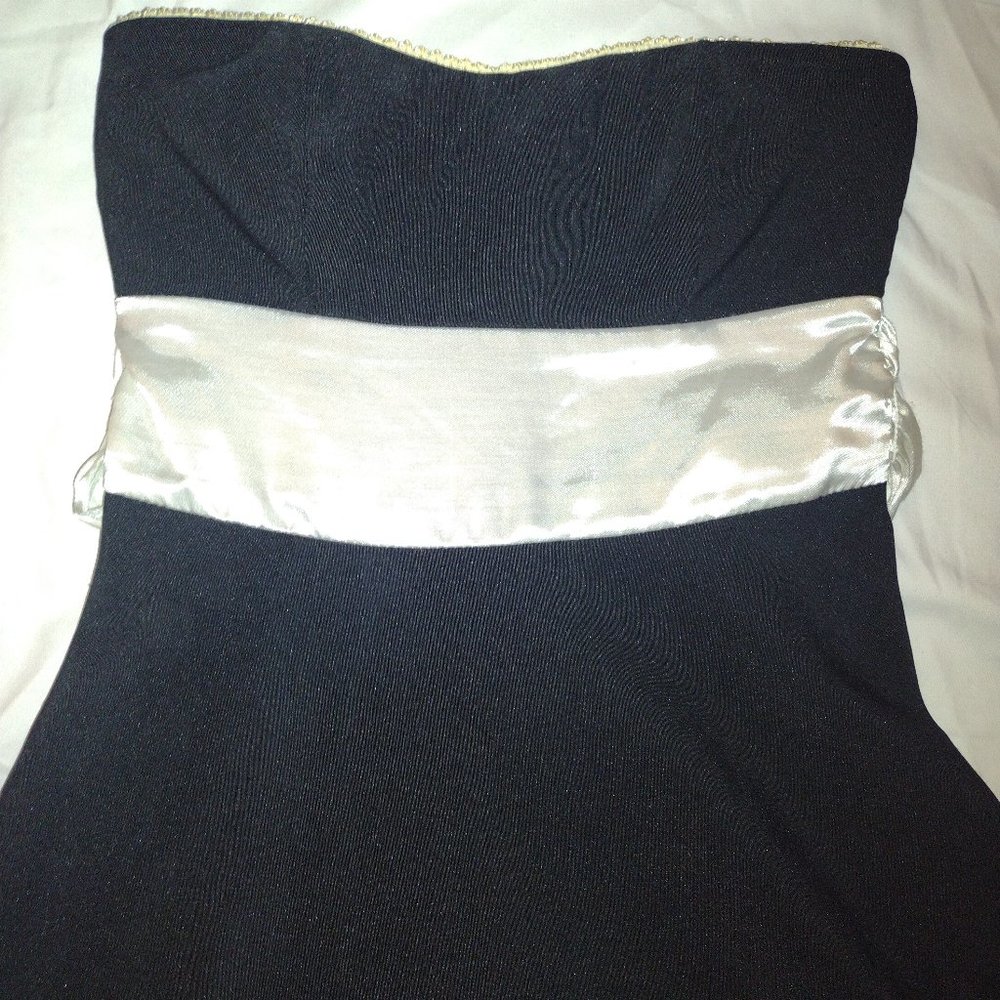 Strapless dress - Picture 3 of 9
